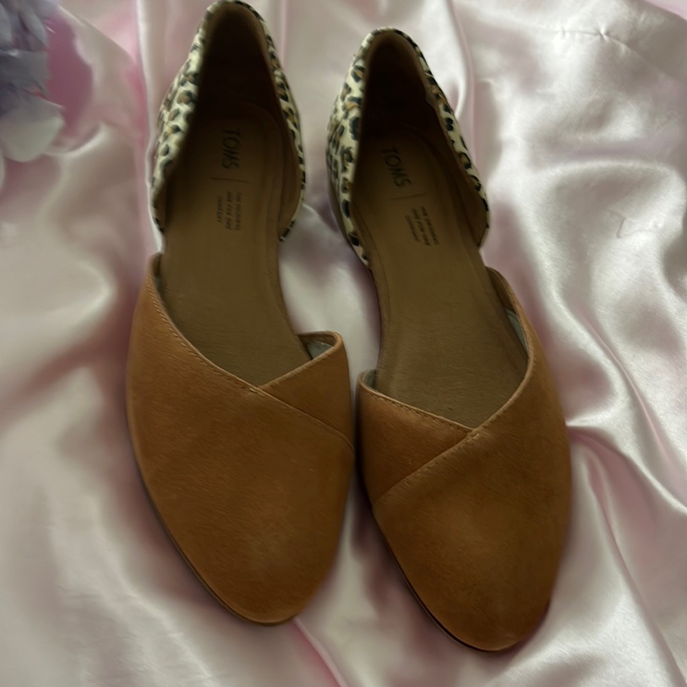 Ladies sz 9 brown suede TOMS shoes